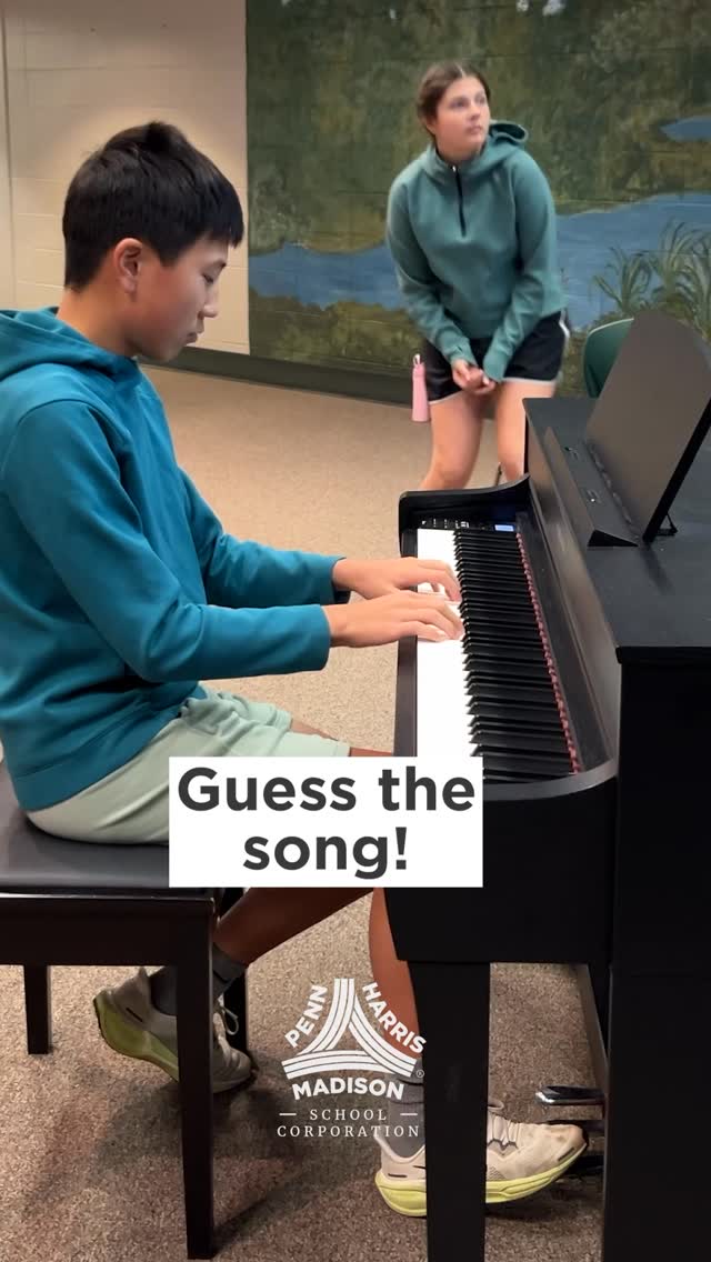 Discovery 8th Grade Piano Lab students playing the hits…can you name them all?? #phmexcellence